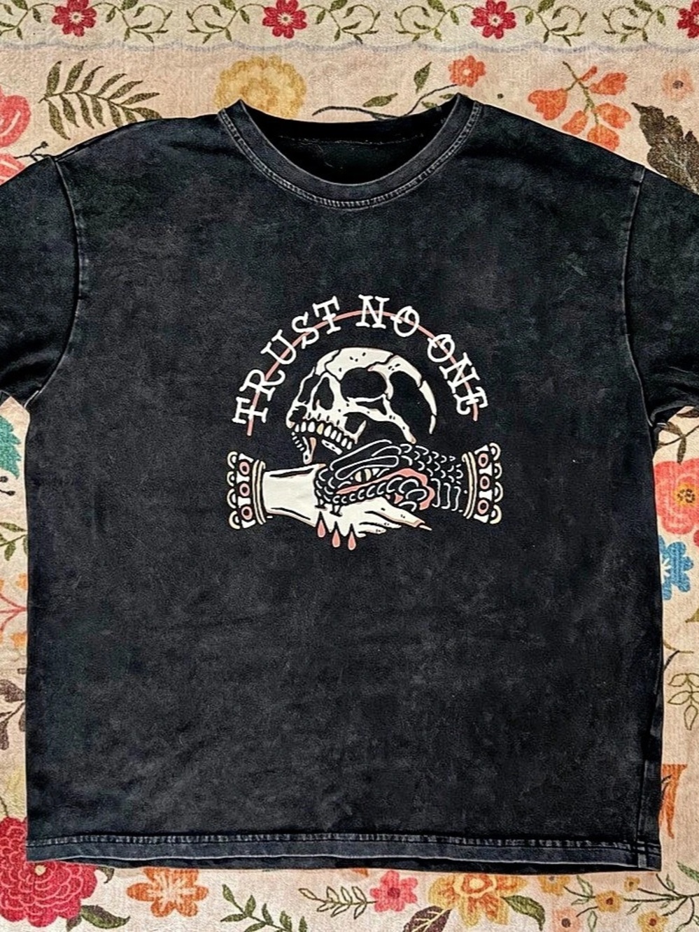 Oversized Graphic Skull Short Sleeve Tee in Black